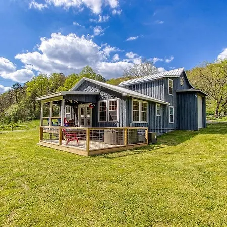 The Barn, Hot Tub, Wifi, 1089 Free Tickets Each Paid Day, Dollywood And More